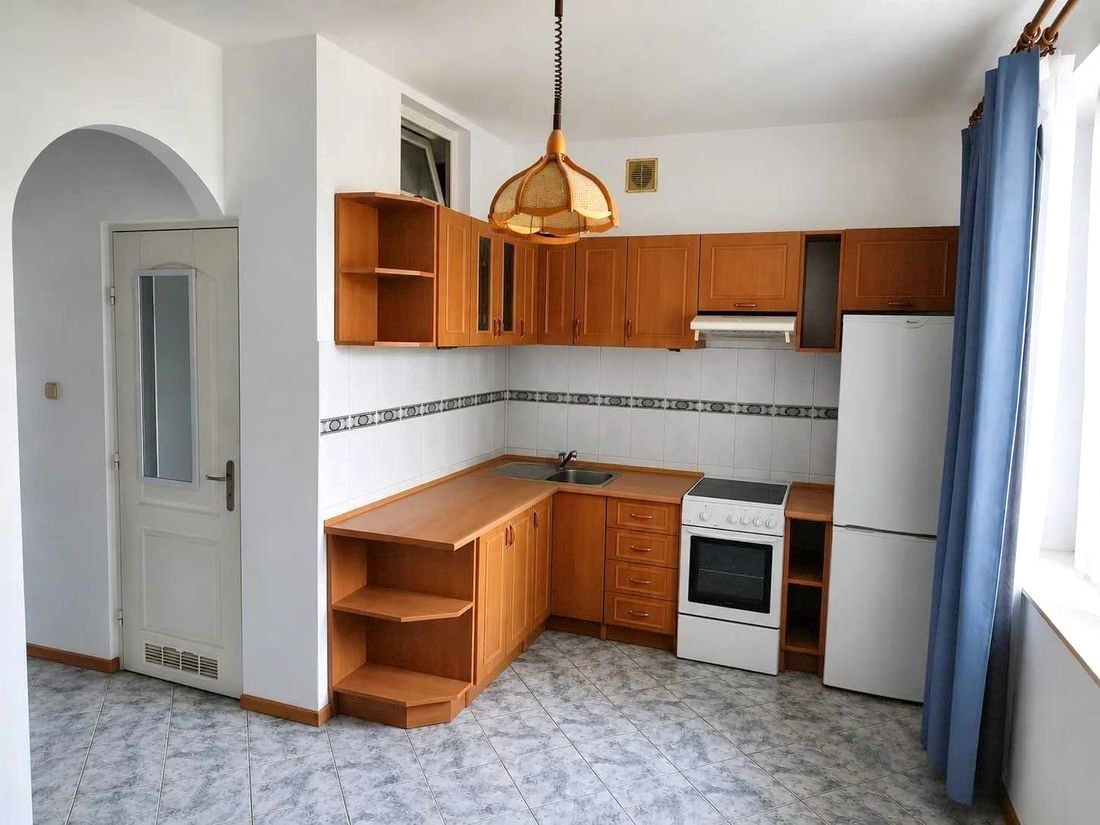 Obszerna kawalerka w solidnym budownictwie — zdjęcie 3