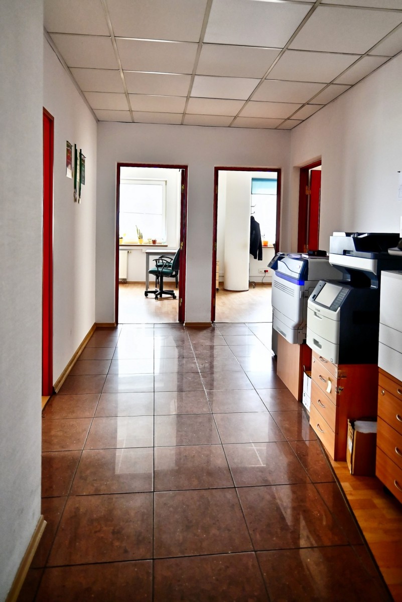 Lokal usługowy 110,32m2, garaż Centrum — zdjęcie 3