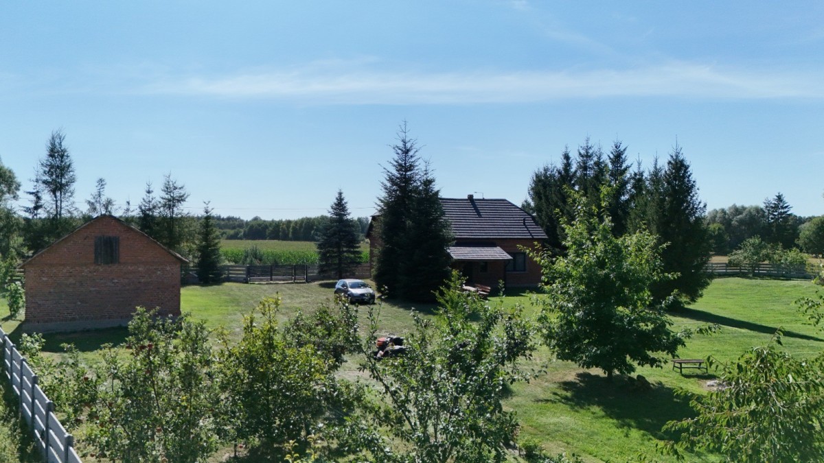 Własne siedlisko - 1,3 ha, bud. mieszkalny i gosp. — zdjęcie 1