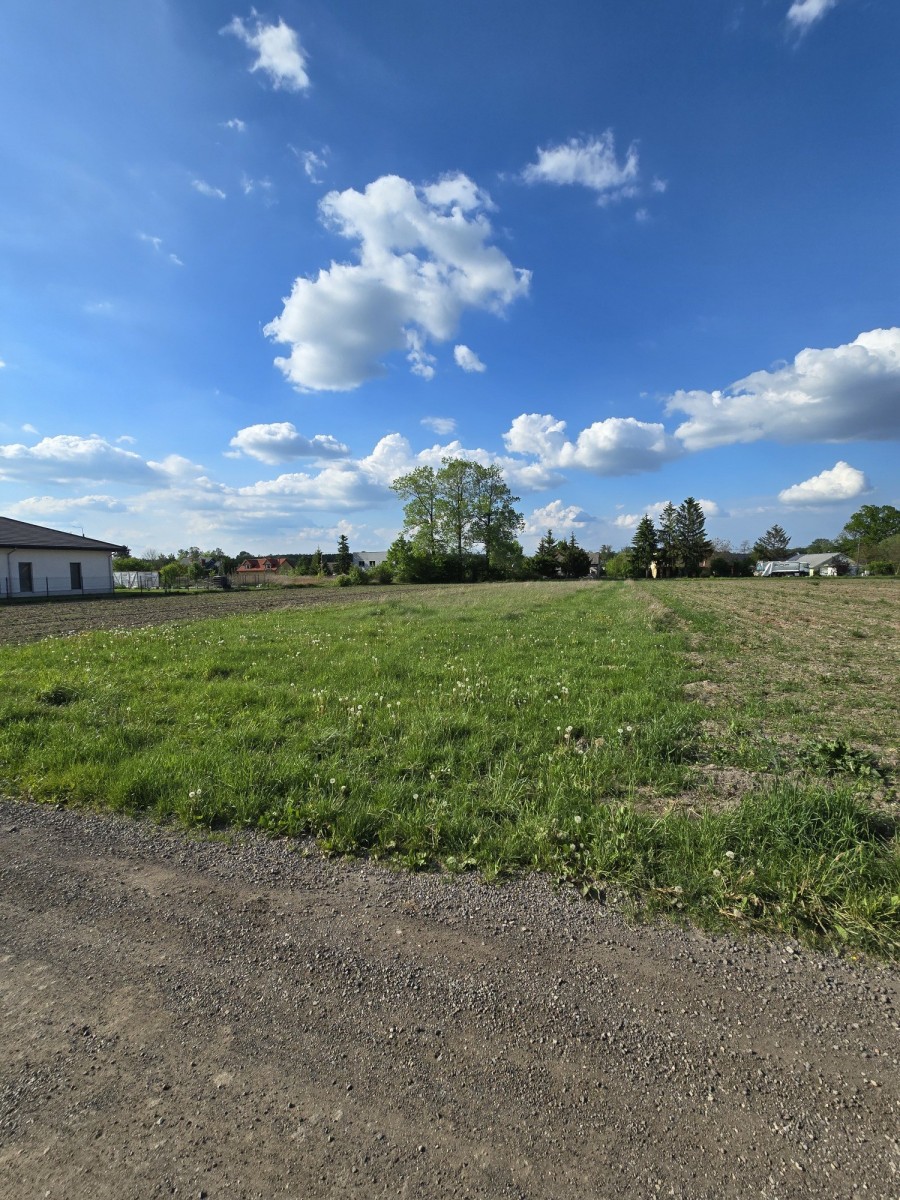 Działka budowlana 2200 m² z możliwością podziału — zdjęcie 4