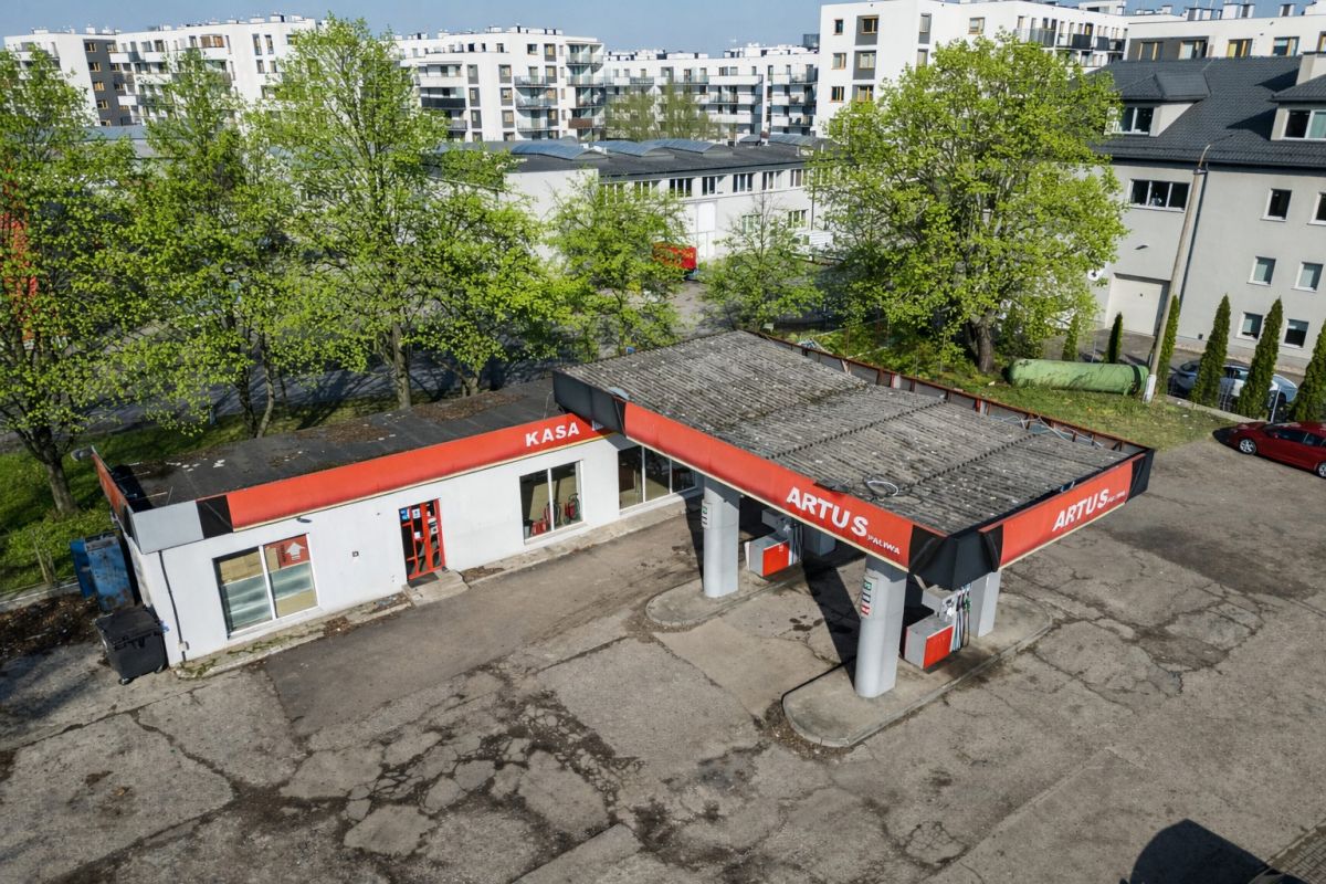 Jedyna w Warszawie działająca stacja paliw — zdjęcie 2