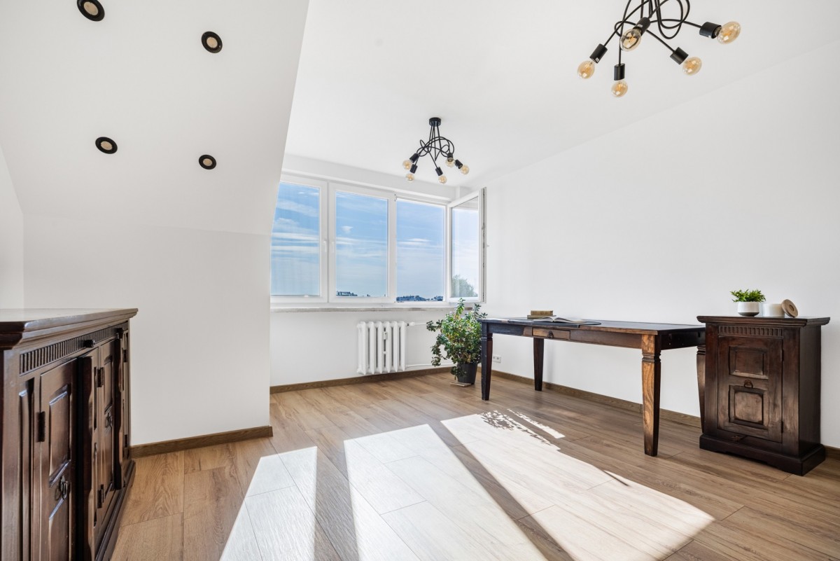 Dwupoziomowy apartament w sercu Włoch-4 pokoje-2 ł — zdjęcie 1