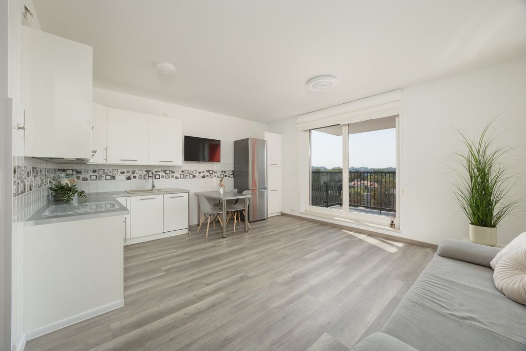 Z widokiem na panoramę miasta | Balkon — zdjęcie 2