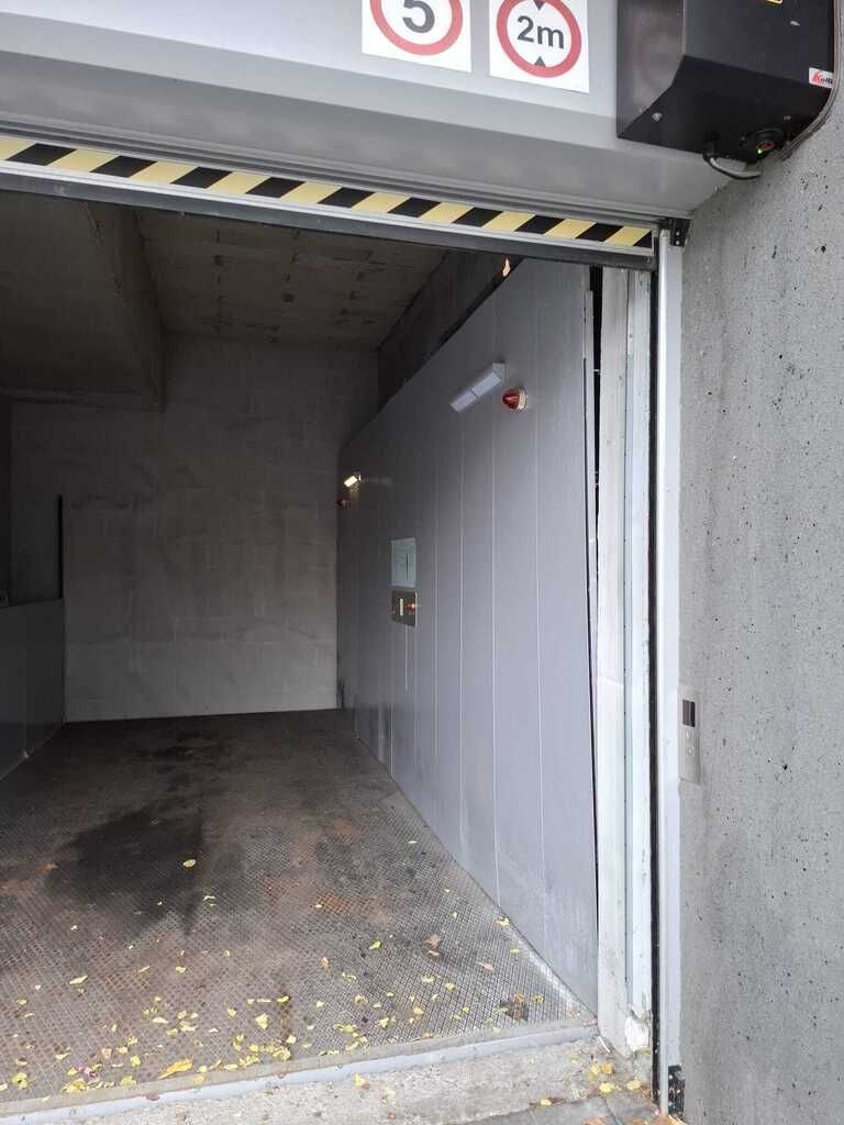 Funkcjonalna hala garażowo-magazynowa 346 m² z win — zdjęcie 2