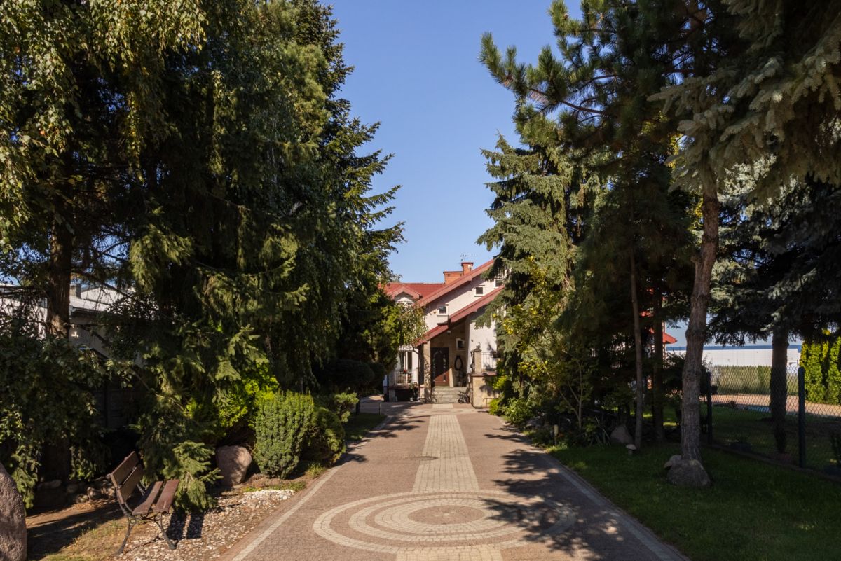 Na sprzedaż dom 215m2, działka 2805m2. — zdjęcie 2