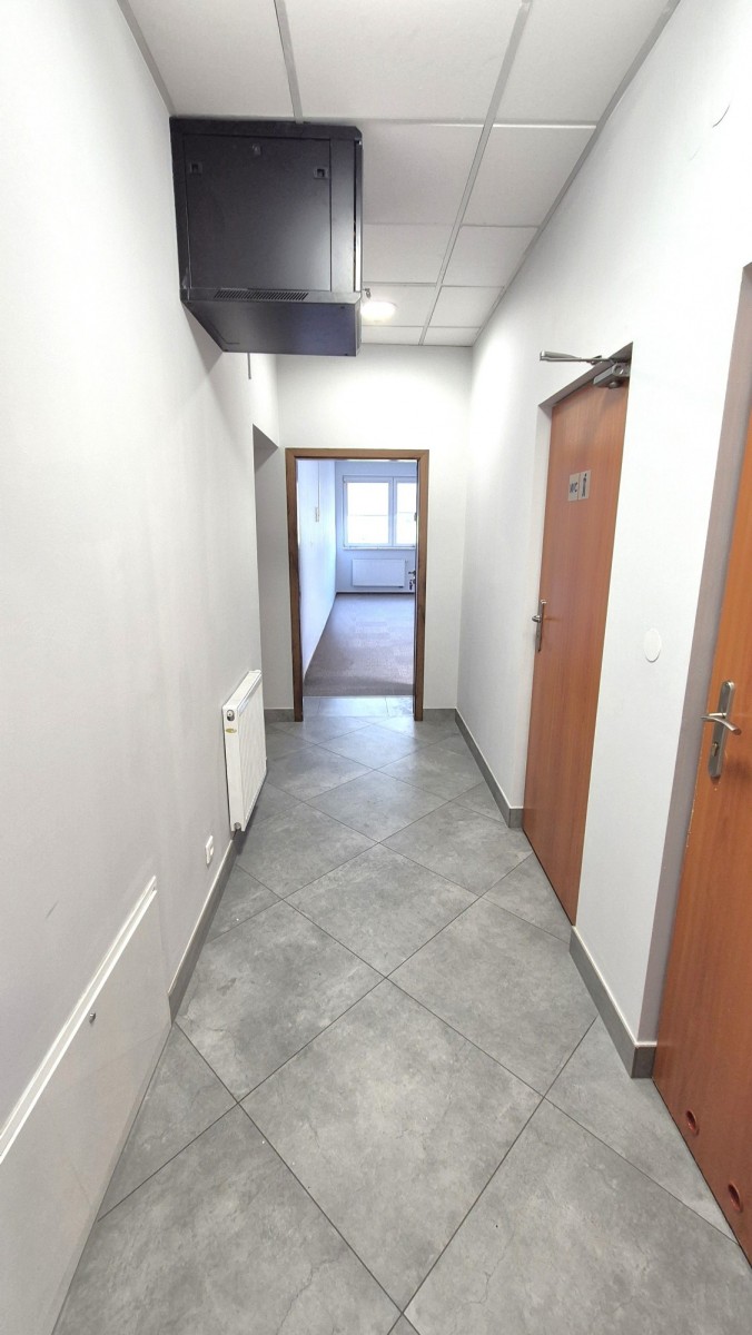Lokale biurowe 30-120  m2 | parking | klimatyzacja — zdjęcie 1
