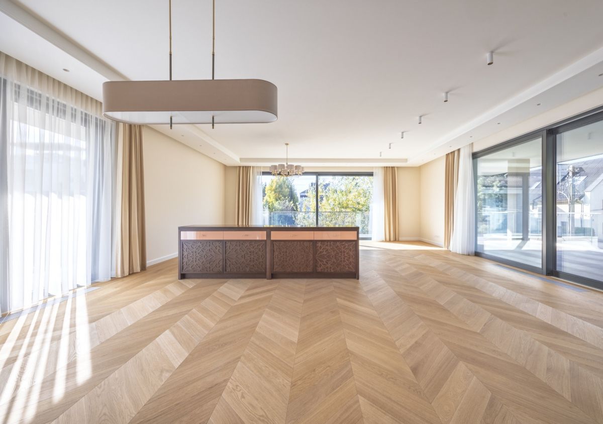 Luksusowy apartament z 5 sypialniami i garażem — zdjęcie 3