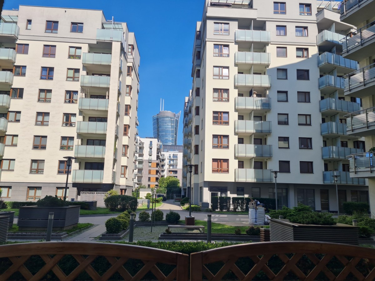 Cicha kawalerka z balkonem blisko metra — zdjęcie 5