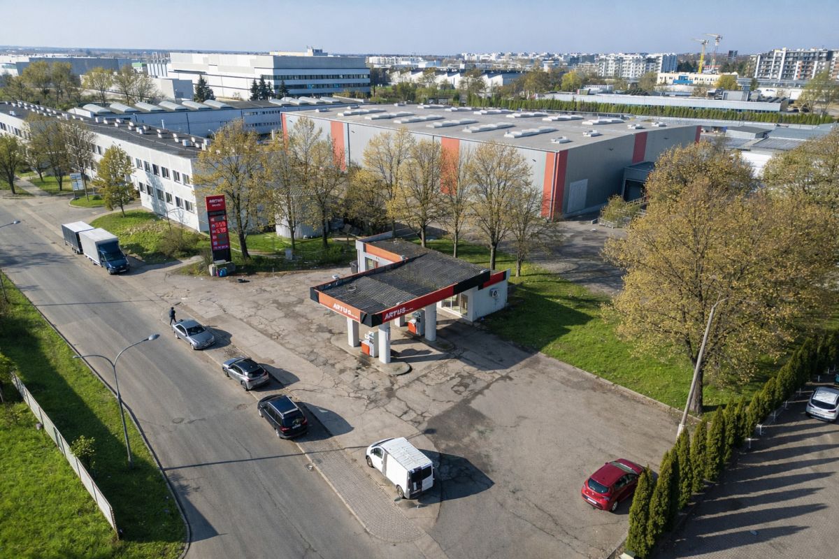 Jedyna w Warszawie działająca stacja paliw — zdjęcie 5