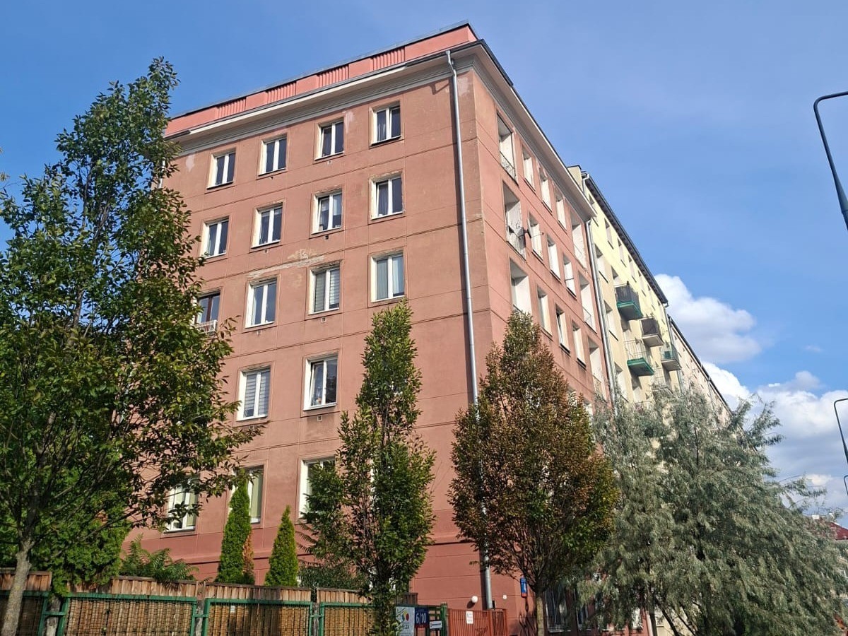 Stara Ochota  - kamienica, sprzedaż małego mieszka — zdjęcie 1