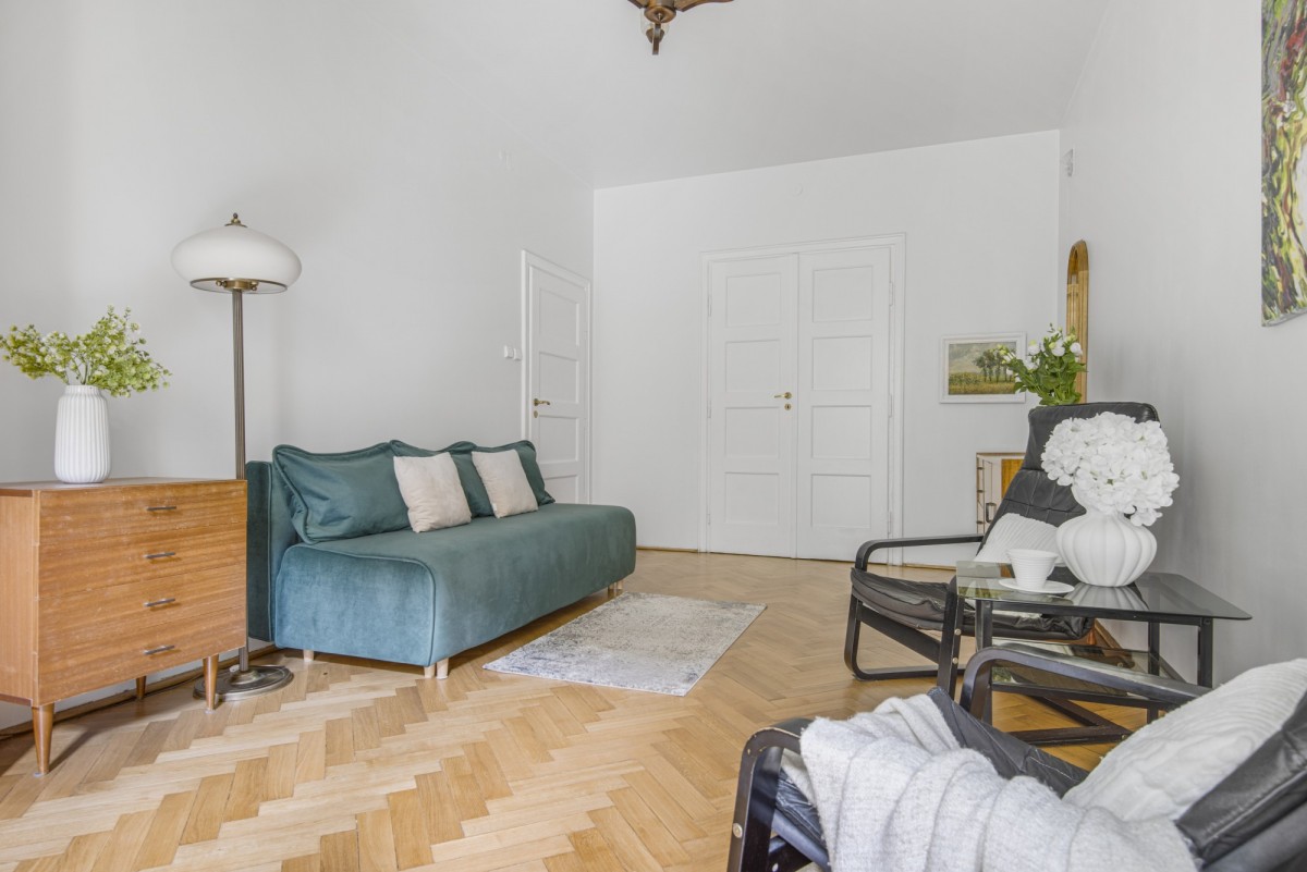 2 pokoje z balkonem | przedwojenna kamienica — zdjęcie 2