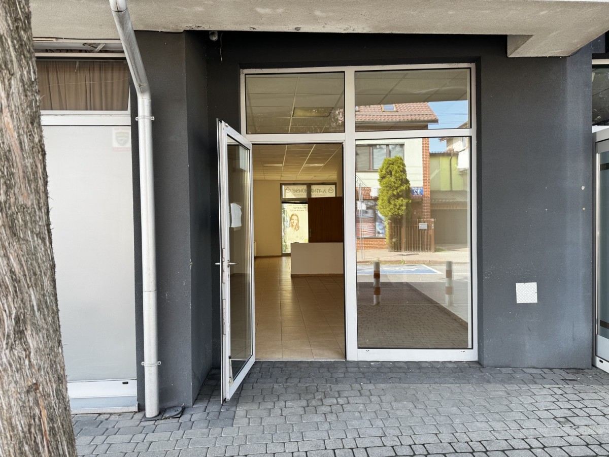 Lokal usługowo-biurowy z witryną w centrum NDM — zdjęcie 2