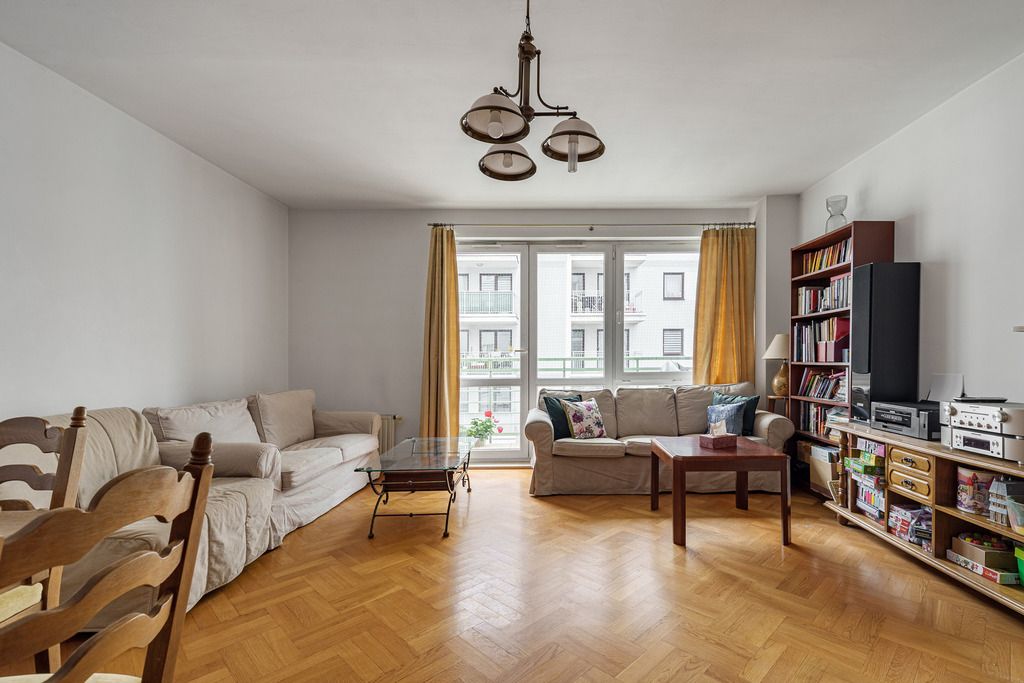 102 m², 4 pokoje, loggia, garaż, dwie łazienki — zdjęcie 3
