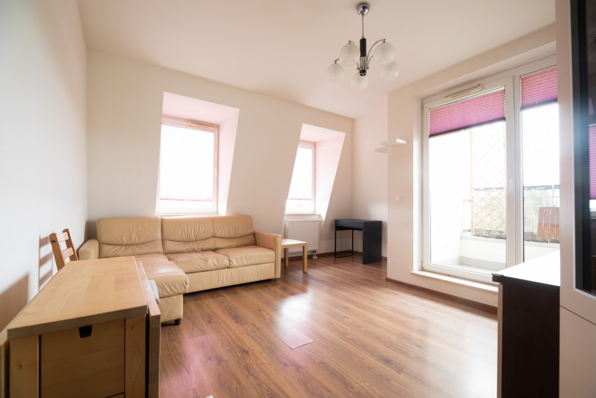 2 pok + balkon osobna kuchnia Berensona 10f — zdjęcie 1