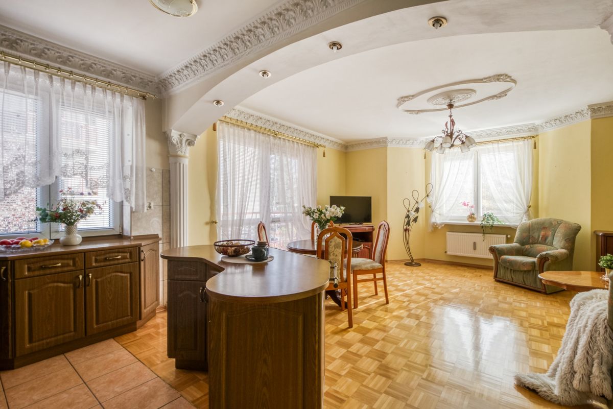2-pokojowe z balkonem, ciche, z garażem! — zdjęcie 1