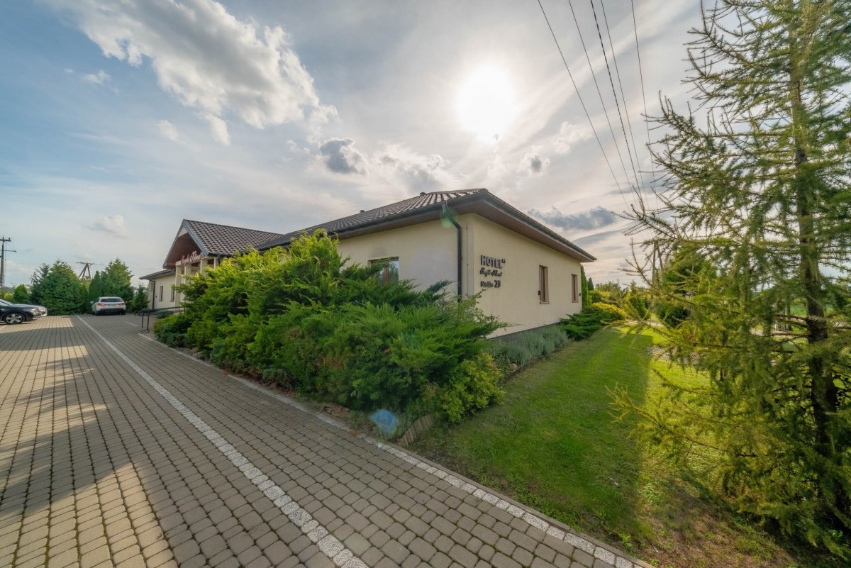 HOTEL NA SPRZEDAŻ – SIEDLIN, GMINA PŁOŃSK | BLISKO — zdjęcie 2