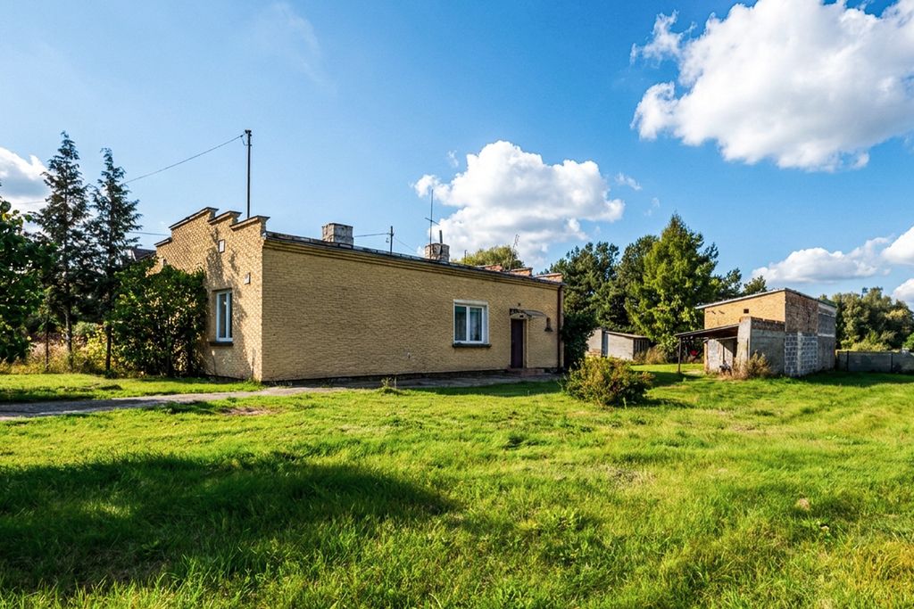 Dom z dużą działką i dostępem do rzeki — zdjęcie 1