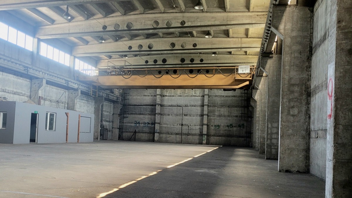 Betonowa hala z suwnicą do wynajęcia na Targówku! — zdjęcie 3