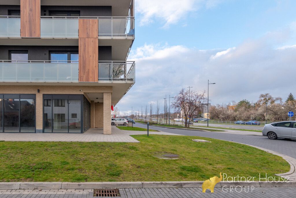 Lokal 103m2  Narożny  Duże witryny  Dwa wejścia — zdjęcie 1