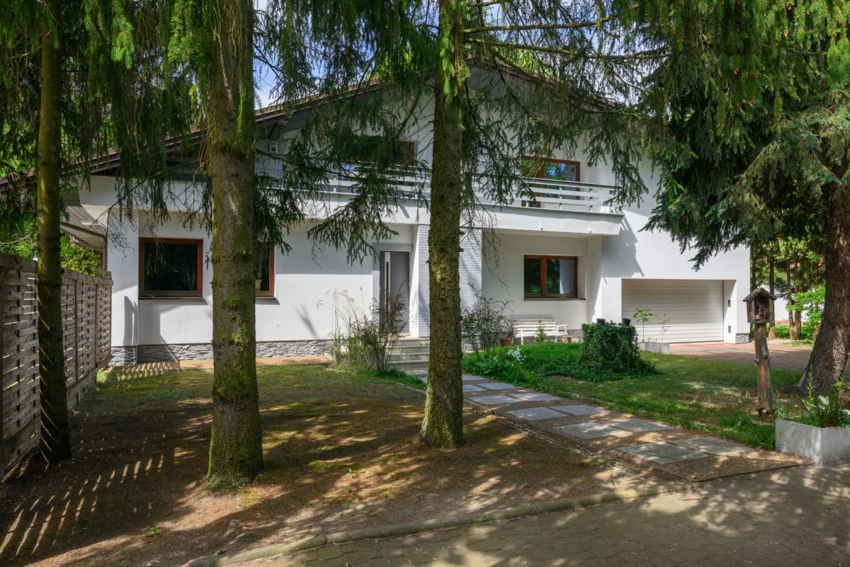 Dom w ciszy z dużą działką — zdjęcie 1
