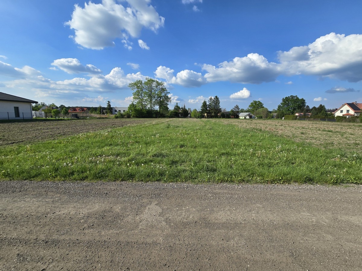Działka budowlana 2200 m² z możliwością podziału — zdjęcie 5