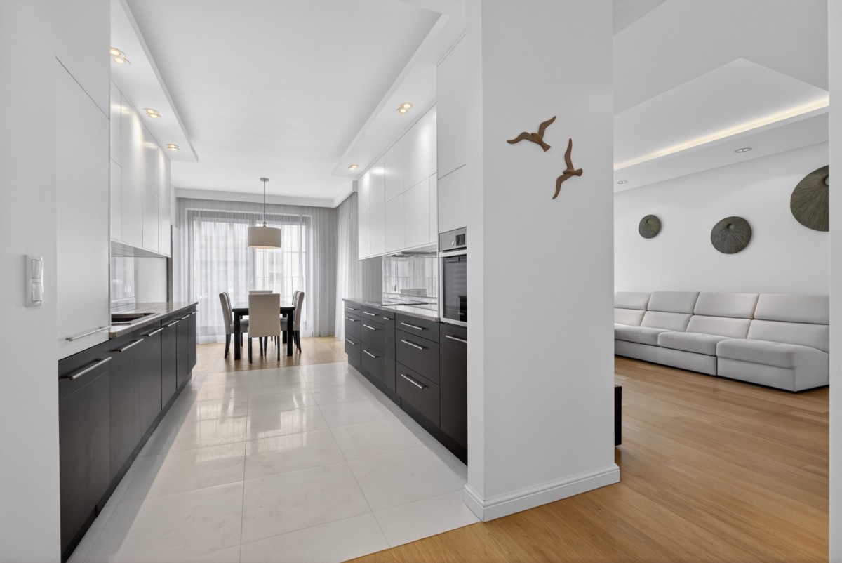 108 m² Wilanów | 3 pokoje, 2 łazienki, 2 garaże — zdjęcie 1
