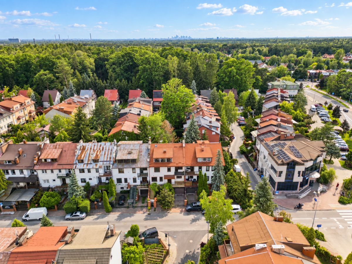 Segment przy lesie, 6 pokoi, 4 miejsca parkingowe — zdjęcie 2