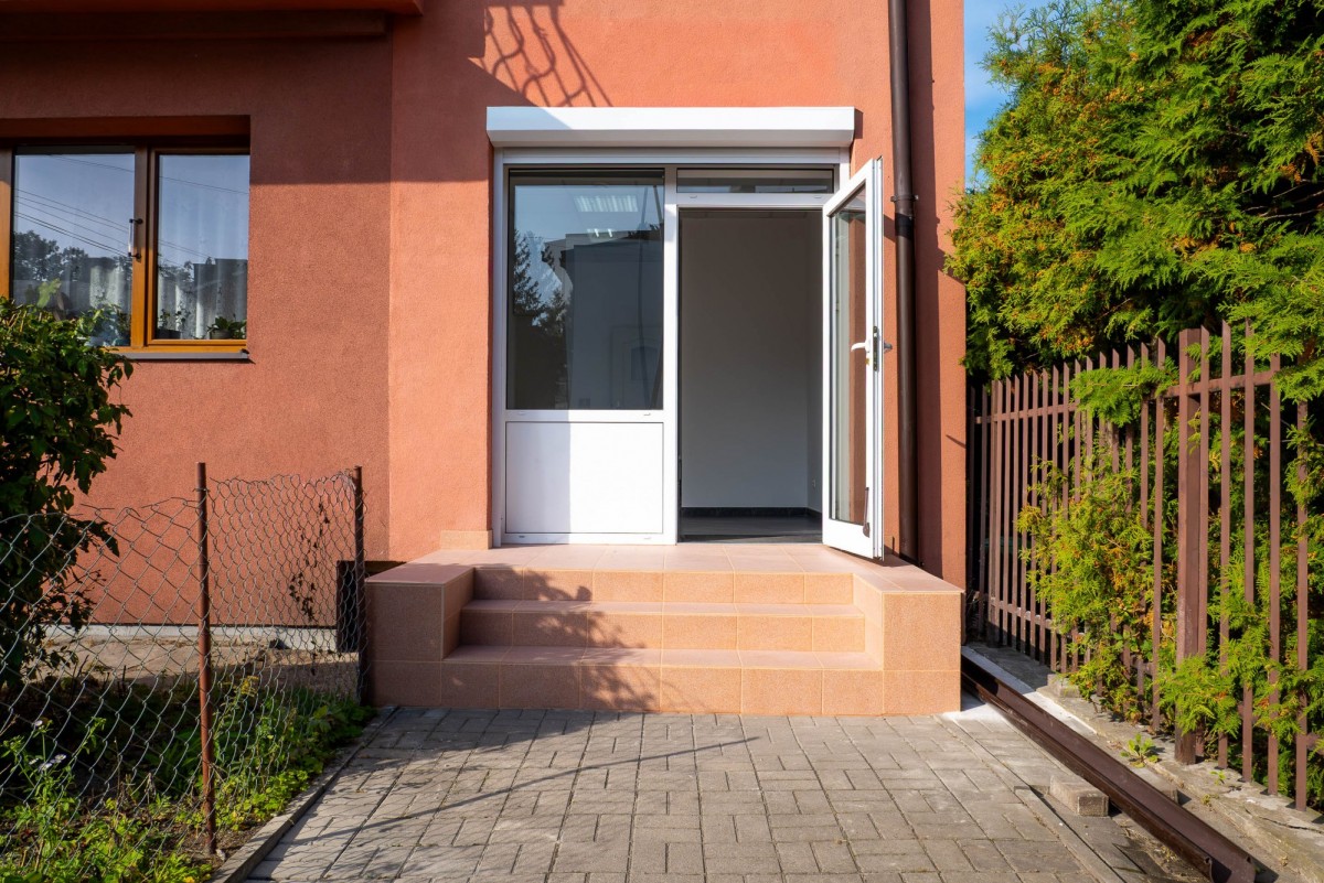 Lokal użytkowy 15m2 z witryną, w centrum Grodziska — zdjęcie 1