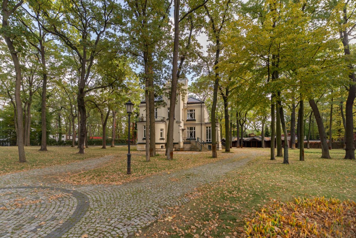 Historyczna rezydencja z prywatnym parkiem — zdjęcie 4