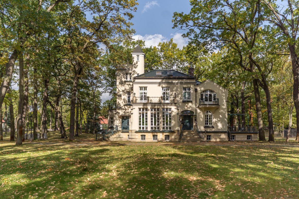 Historyczna rezydencja z prywatnym parkiem — zdjęcie 2