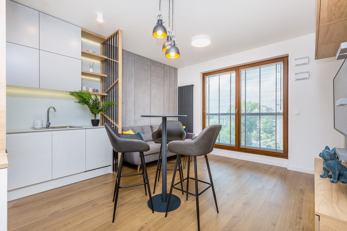 Stylowe studio z balkonem na Woli — zdjęcie 1