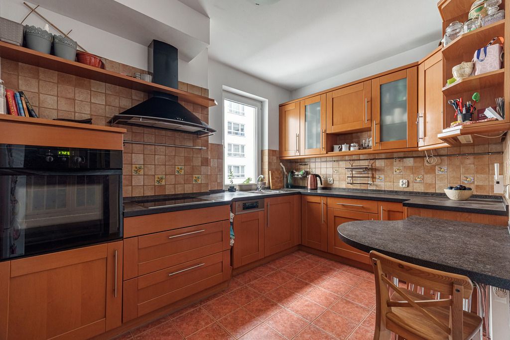 102 m², 4 pokoje, loggia, garaż, dwie łazienki — zdjęcie 1