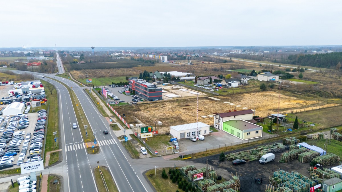 Lokal przy trasie E7  z parkingiem i biurem — zdjęcie 3