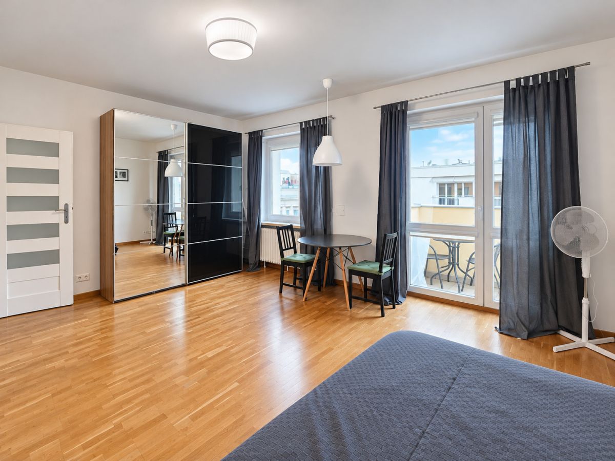 Wynajmę przestronną kawalerkę w ścisłym Centrum — zdjęcie 1