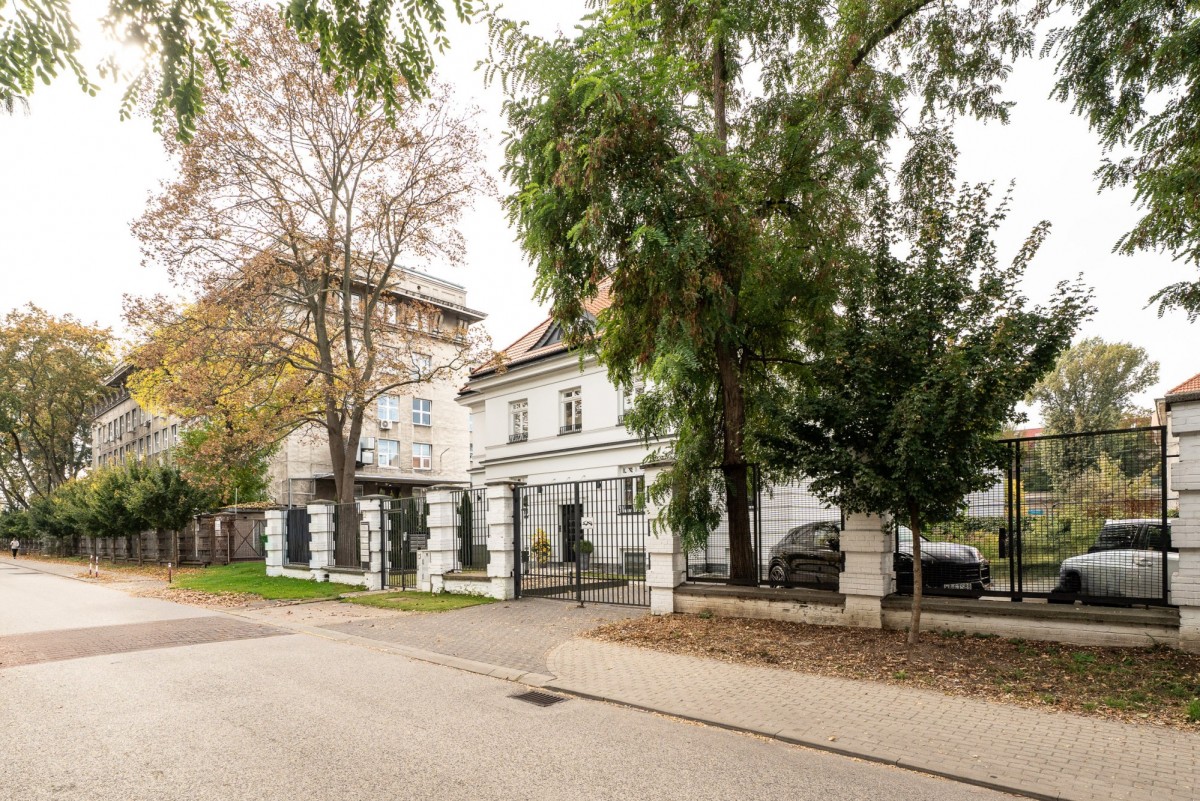 4m wysokości | Odnowiona kamienica — zdjęcie 1