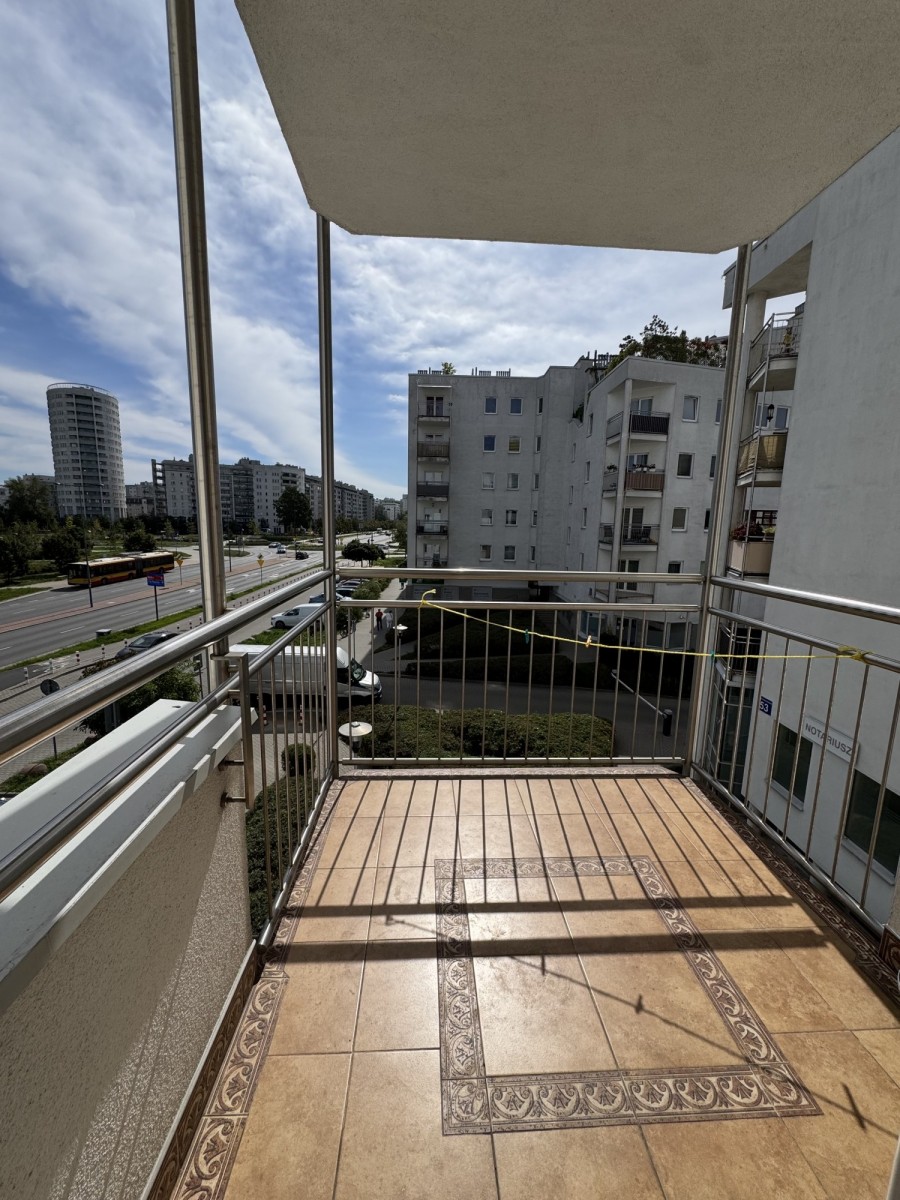 Duże i ciche meszkanie przy metrze — zdjęcie 1