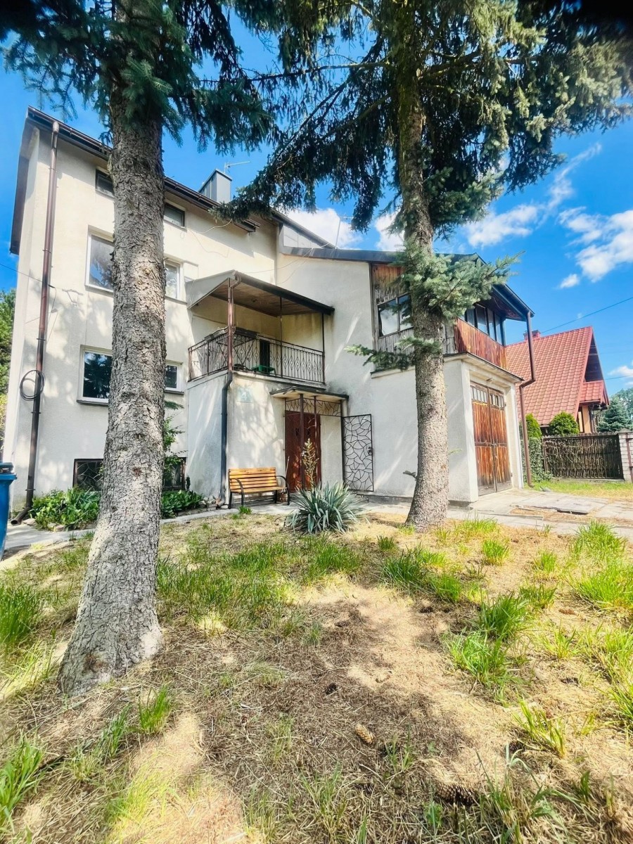 Dom pod hostel – Zielonka. ok 220 m2 — zdjęcie 1
