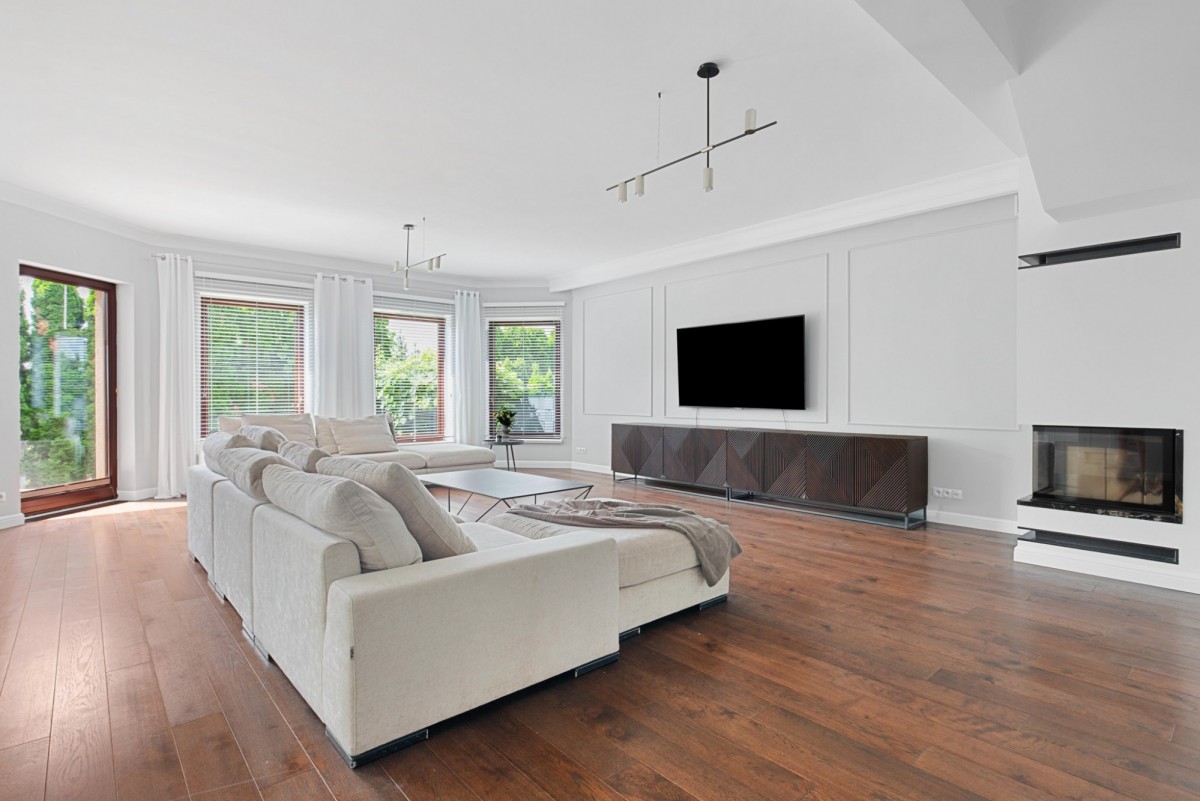 WYJĄTKOWY DOM | 342,04 m² | 8 POKOI | DZIAŁKA 600M — zdjęcie 1