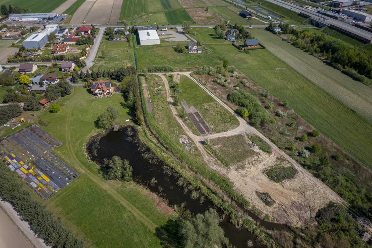 Działka mieszkaniowo usługowa — zdjęcie 2