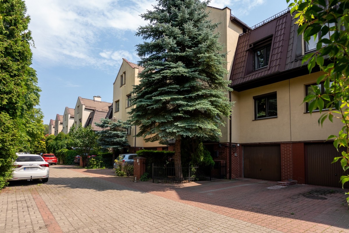 Przestronny, słoneczny segment na Starych Włochach — zdjęcie 1