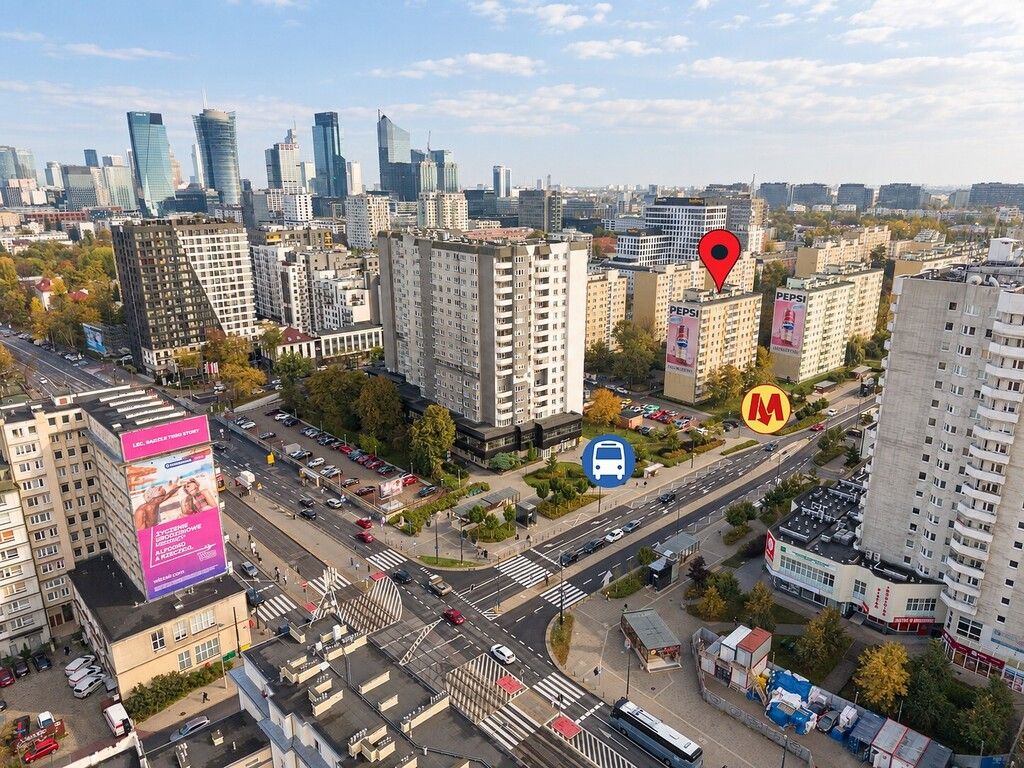 3 pokoje z osobną kuchnią  stacja Metra za oknem — zdjęcie 3
