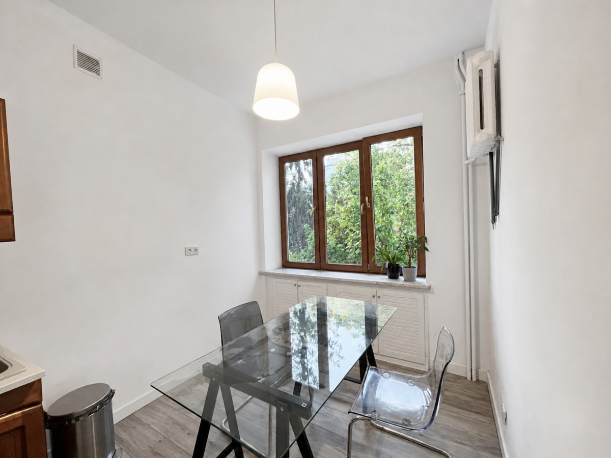 Balkon, zieleń i wysokie wnętrza | 2 pokoje przy Ł — zdjęcie 2