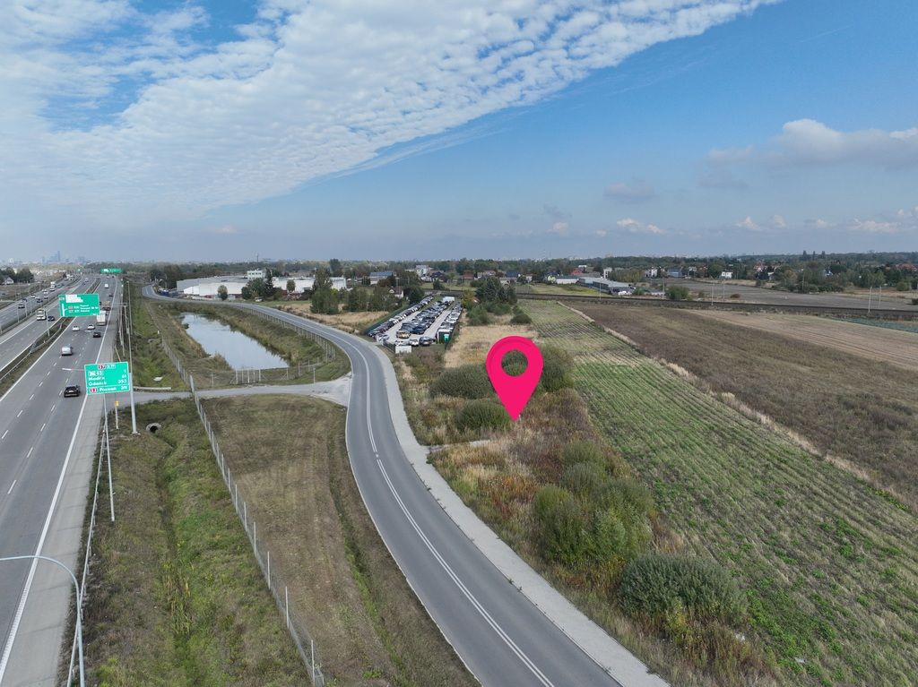 Działka inwestycyjna przy ekspresówce S7, asfalt — zdjęcie 2