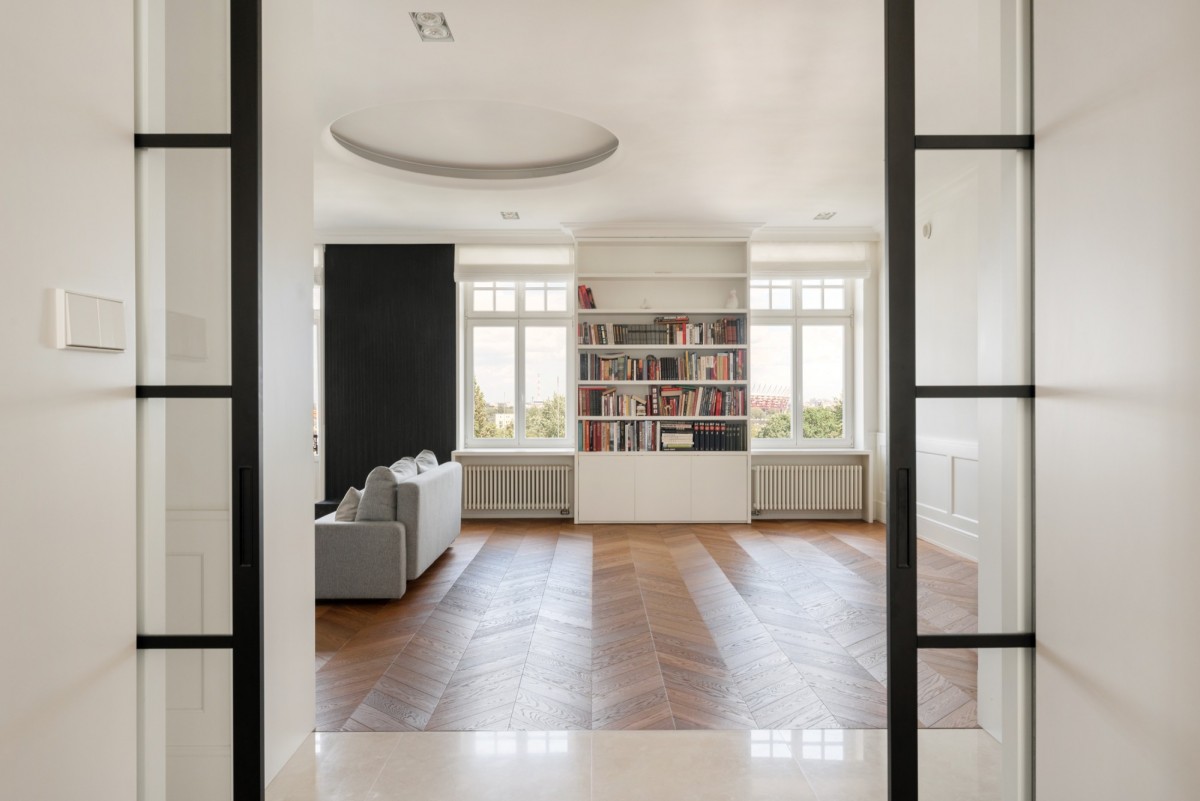 ELEGANCKI APARTAMENT W SERCU ŚRÓDMIEŚCIA — zdjęcie 1