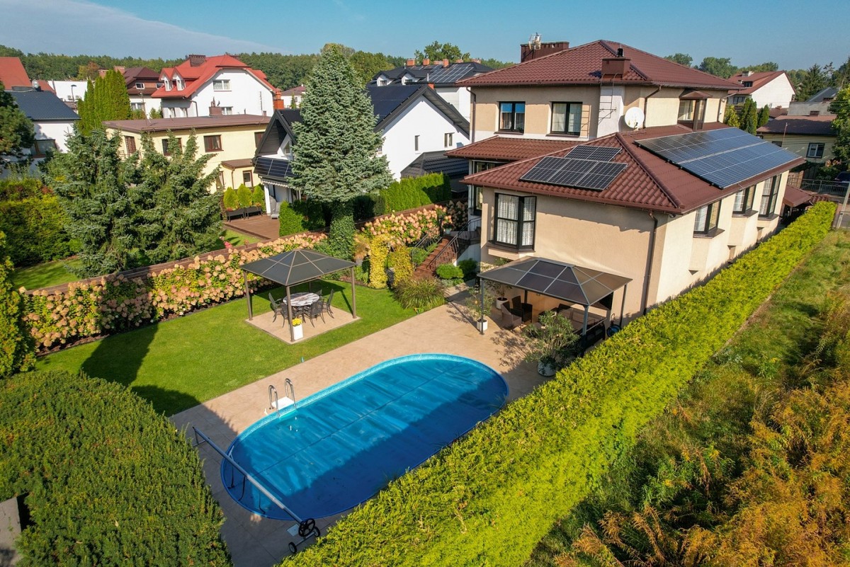 Willa z basenem na Zaciszu — zdjęcie 1
