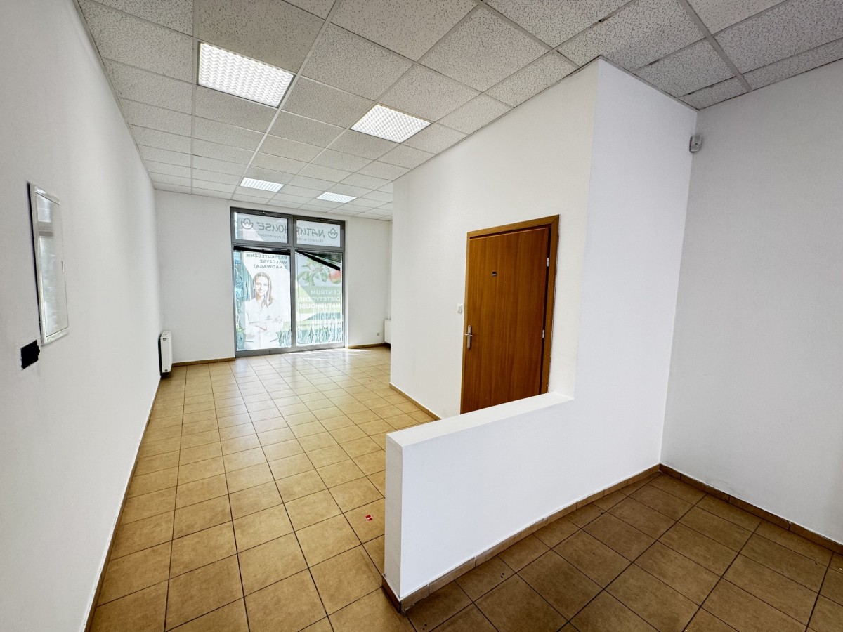 Lokal usługowo-biurowy z witryną w centrum NDM — zdjęcie 4