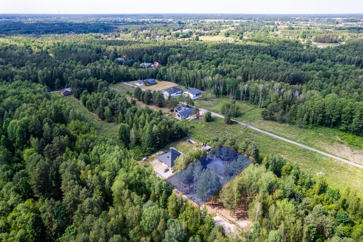 Dom w lesie z dużą działką, blisko trasy S17 — zdjęcie 4