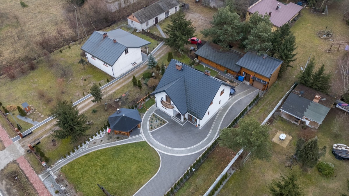 Sprzedaż komfortowego domu w malowniczej okolicy — zdjęcie 4