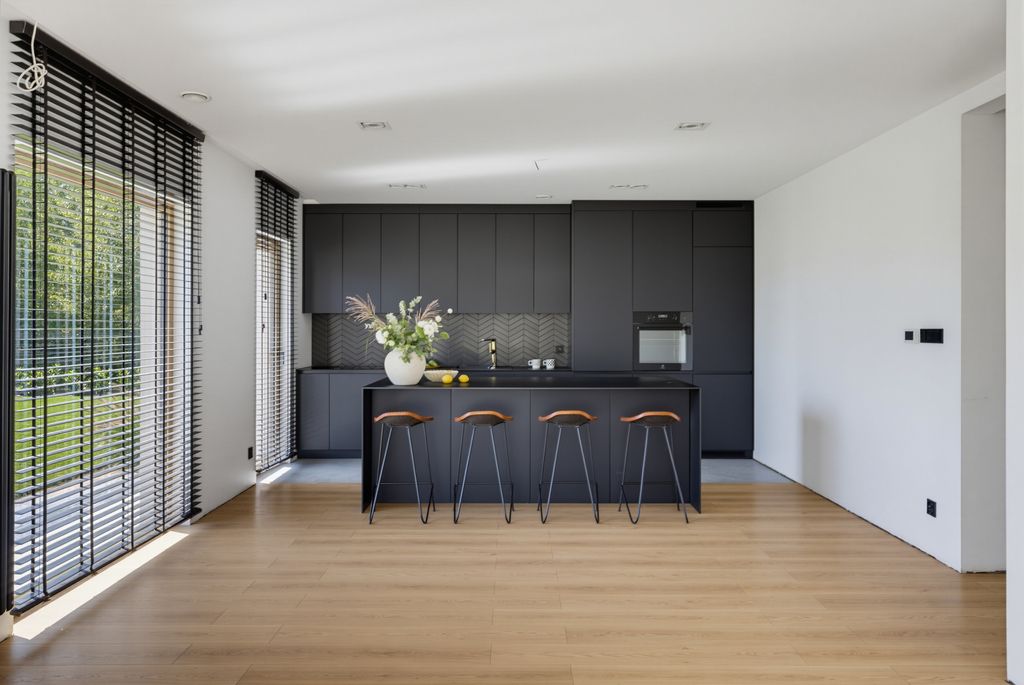 Parterowy  4pok  działka 1249 m²  wygodny układ — zdjęcie 2