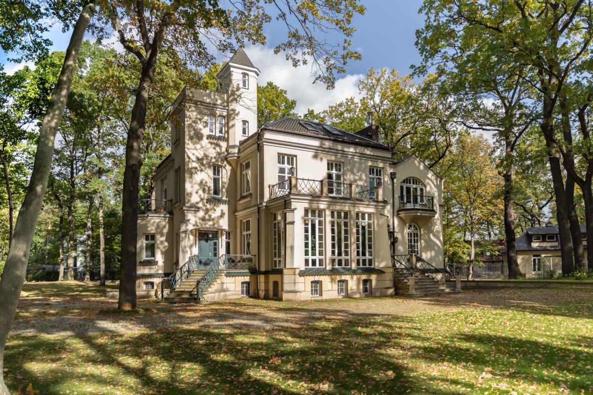 Historyczna rezydencja z prywatnym parkiem — zdjęcie 1
